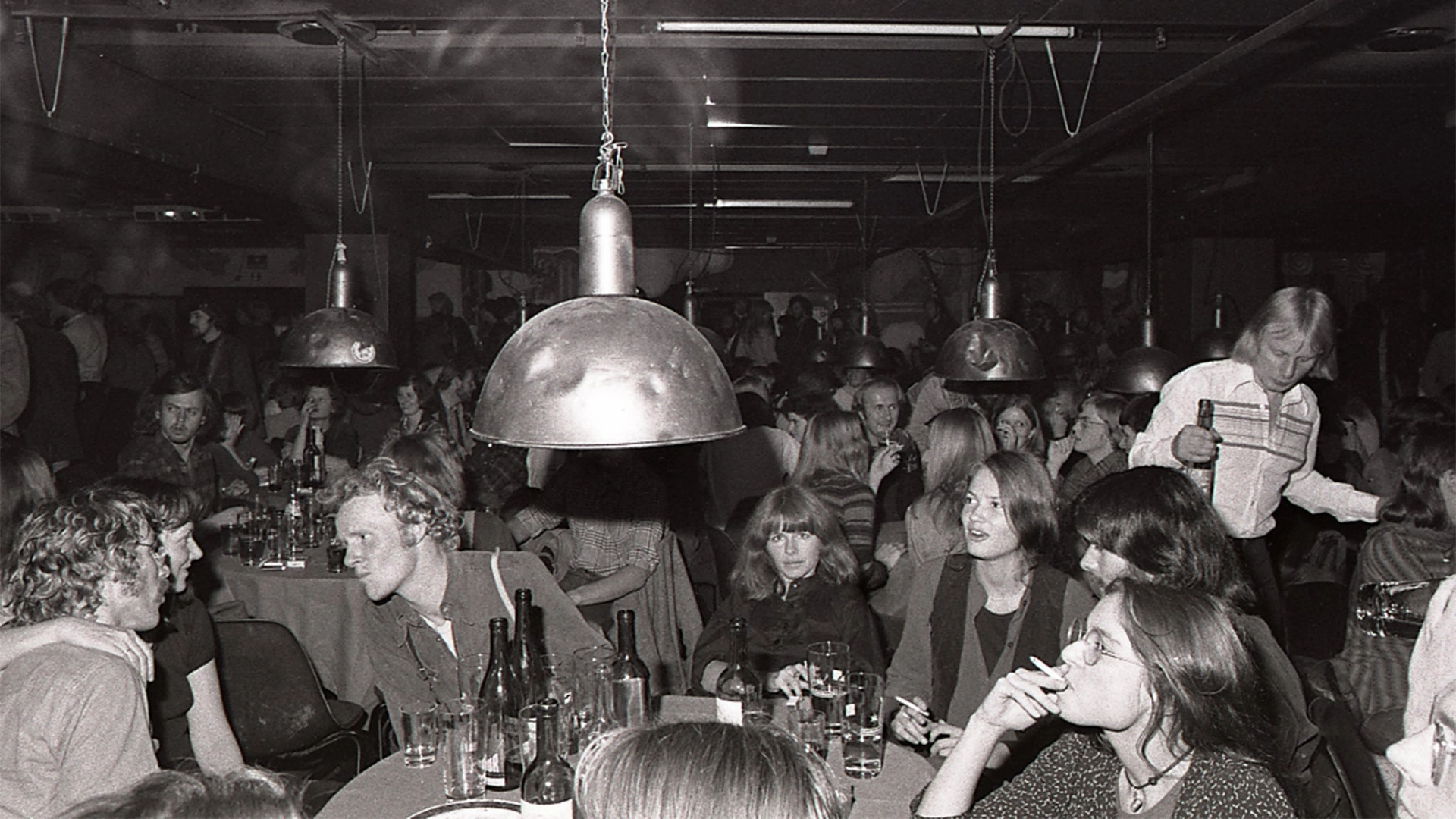 Bok og ballade leser `Ses på Club 7`