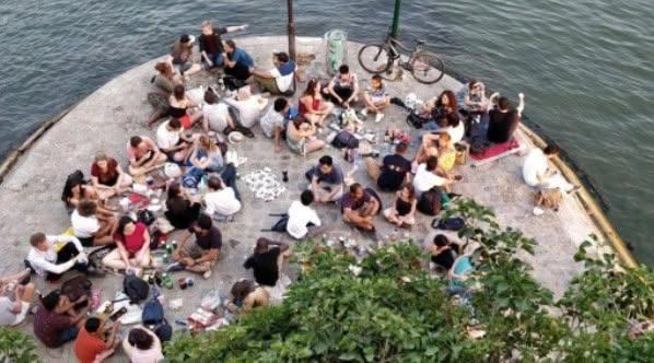 ★Picnic by the water in the center of Paris★ Address only on SOCIALIZUS