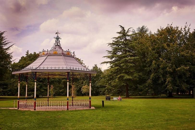Easy Street Band at Cassiobury Park Bandstand