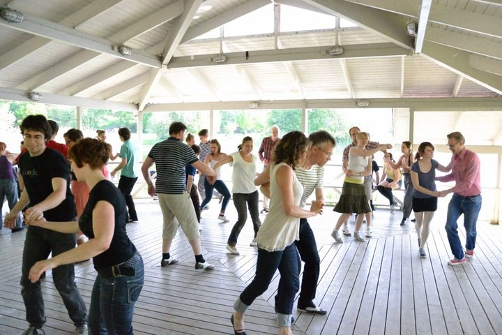 Stora Skuggan - lindy hop jazz outdoors