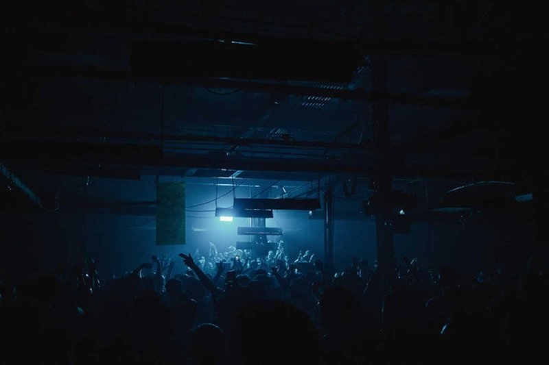 KOMIKS Day & Night – The Racecourse