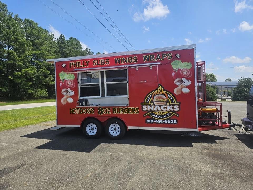 Snacksonthego Food Truck - Outdoor Pool