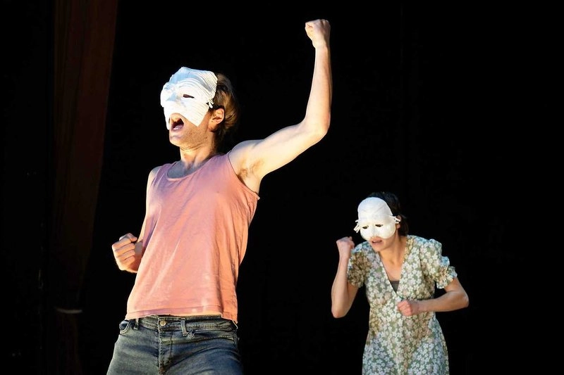 Contemporary mask comedy: The Dreamers