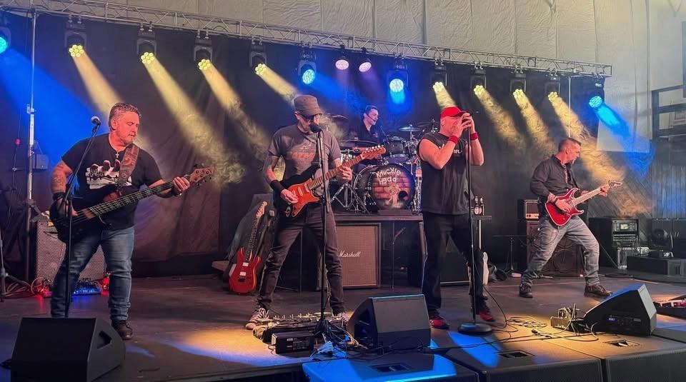 Rated M debut at Riverside Pub🤘