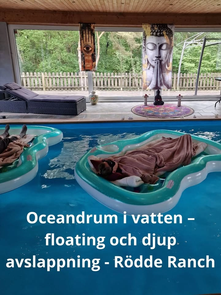 Floating med oceandrum – djup avslappning där du bara får vara.