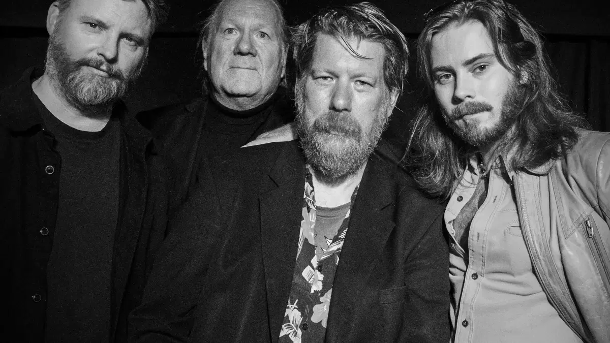 Lyxbabian live på Fyrens Ölkafé