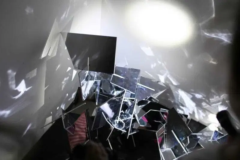 Školy – V krystalu