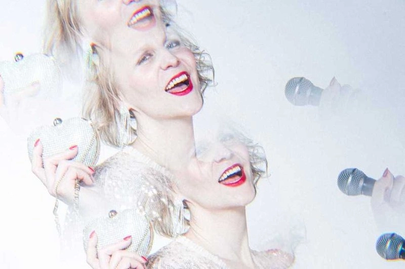 Dejte mi mikrofon, kabelku mám!