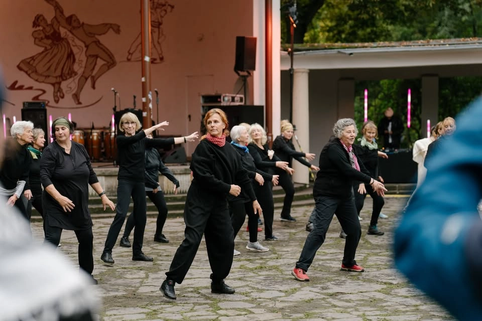 Len tak si tancovať