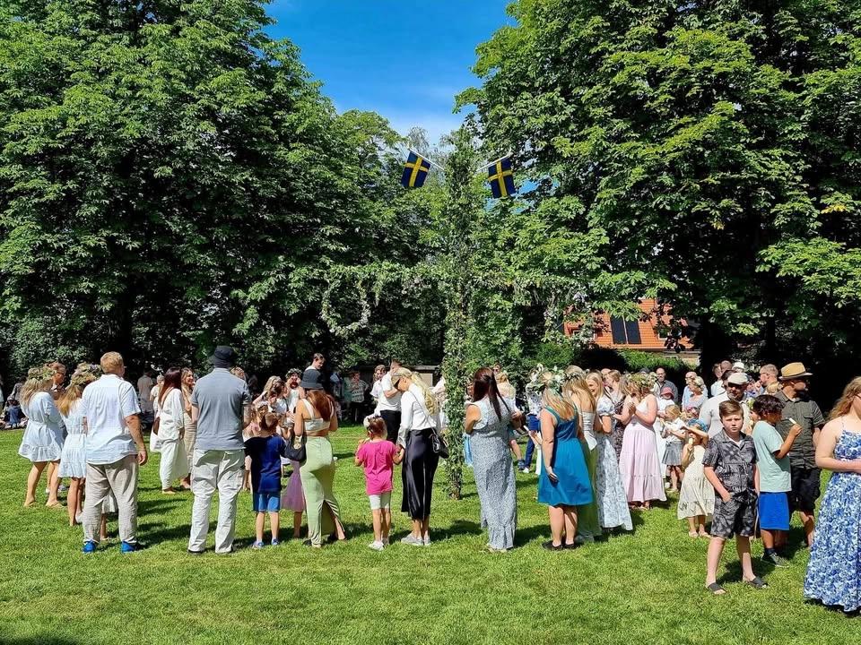 Fira midsommar i Kastanjeparken Hyllinge