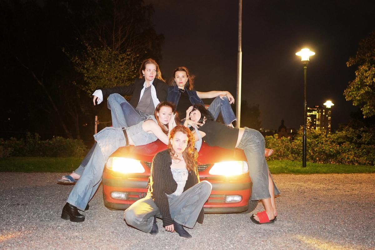 Impro Under Eken med Systrar i Jeans