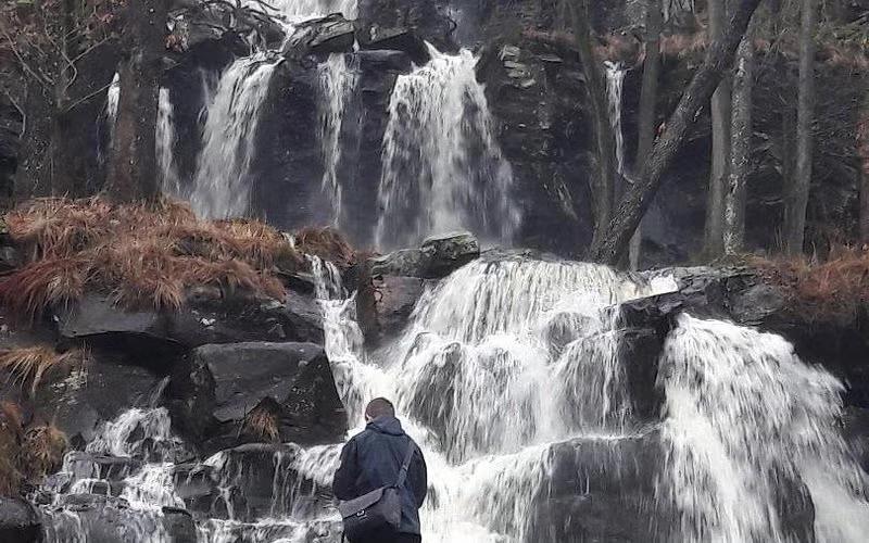 50 Meters High Cascade Waterfall & Lake Hike