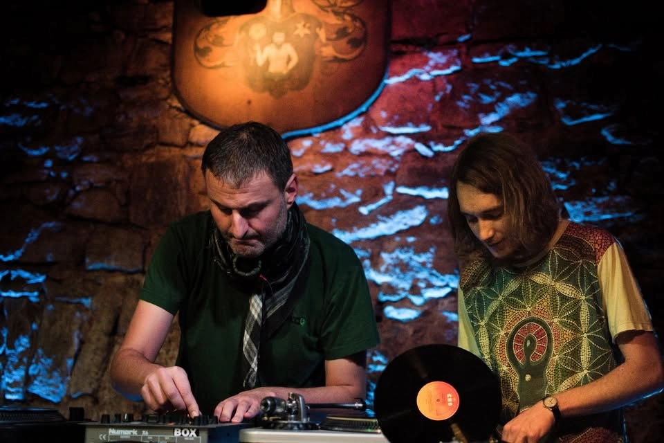 Happy Fridays vol. 18: Jazz, pivo a pohoda (a možná i burza vinylů)