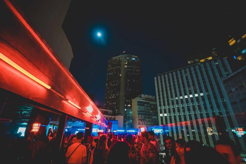 Bogotá: Un Baile Latino na Cobertura do Tokyo 東 京 (05.08)