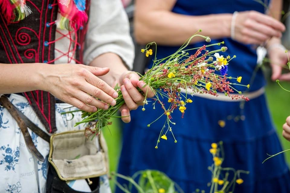 Midsommar i Äskhults by