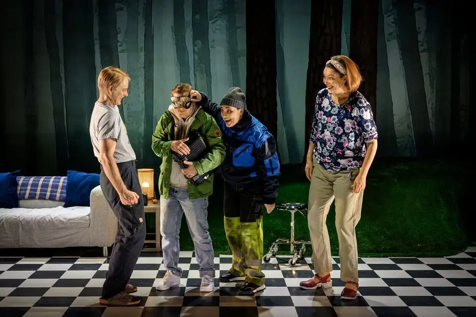 När Strippklubben Kom Till Byn / Anna Blomberg/Riksteatern