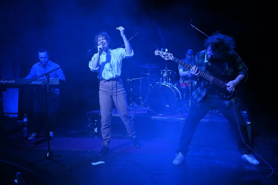 Obyvatelé cihlového domu (pražský křest) + Člověk krve