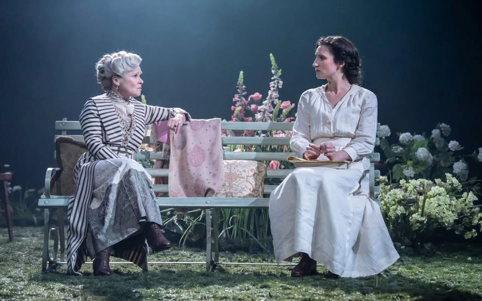 National Theatre - MRS WARREN´S PROFESSION - På Bio Roy