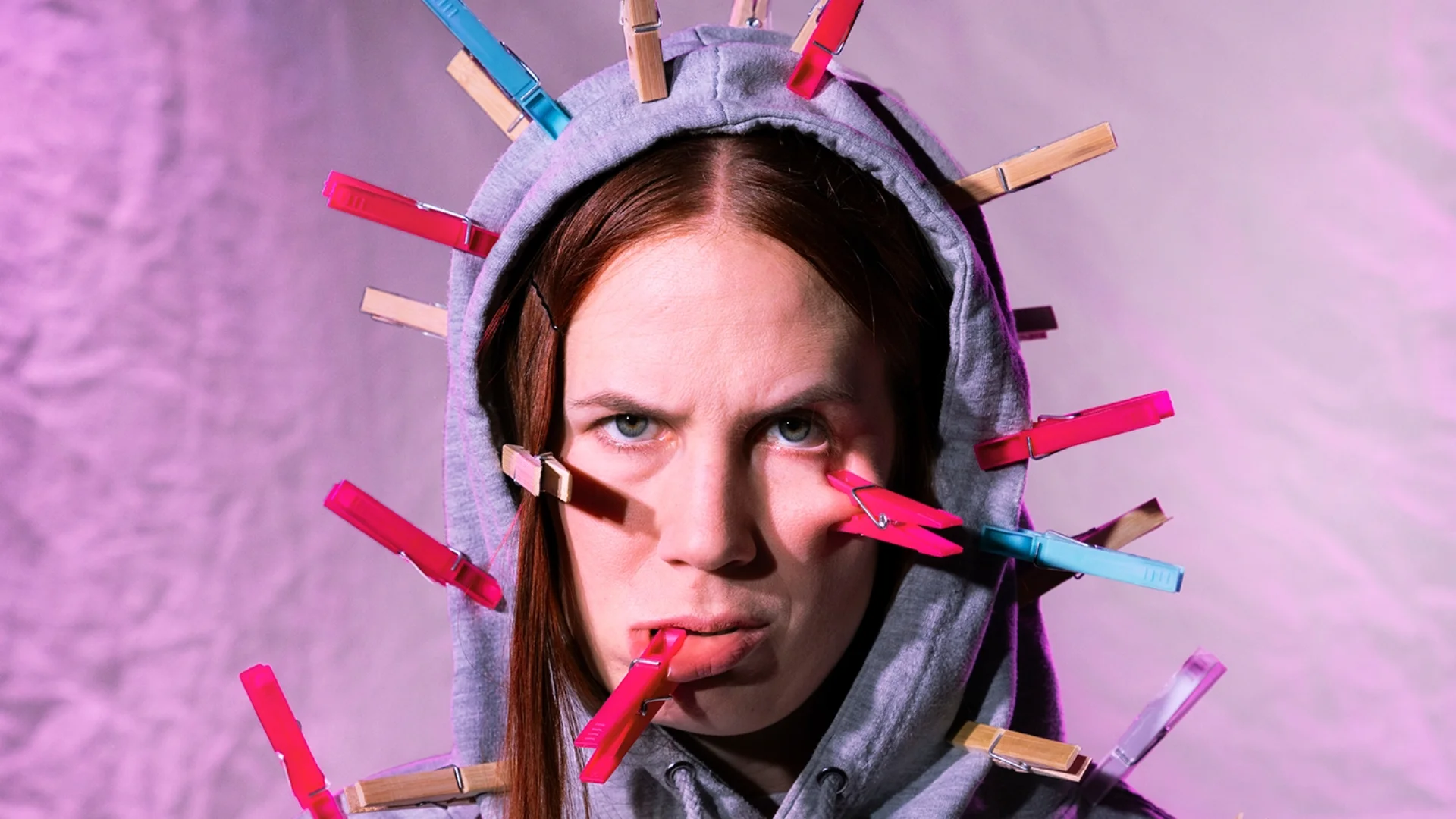 Teaterföreställning, politisk show & karaoke – tervetuloa!