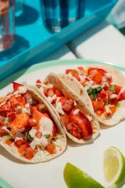 Cousins Maine Lobster in New Brighton, MN: Beisswenger's Ace Hardware😍🦞