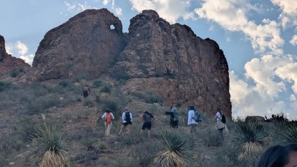 Hiking π₯Ύ chicas en El Paso