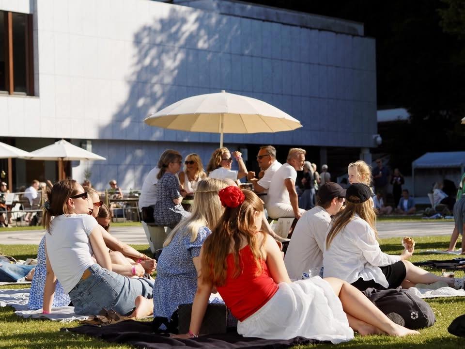 Kunsten Summer Lounge: Hvordan bliver man en god dreng? og snuggle