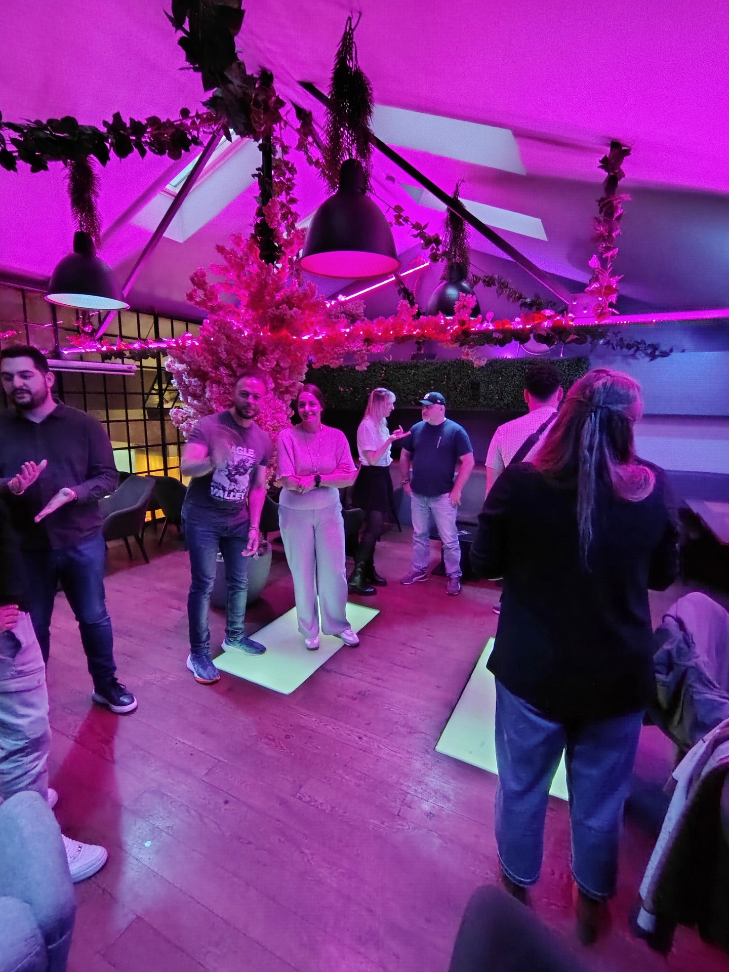 Social Lounge | Meet new People in Prague | Icebreakers and Group Activities