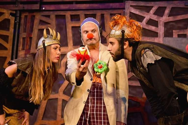 Muži ve zbrani aneb Celá Zeměplocha jest jevištěm