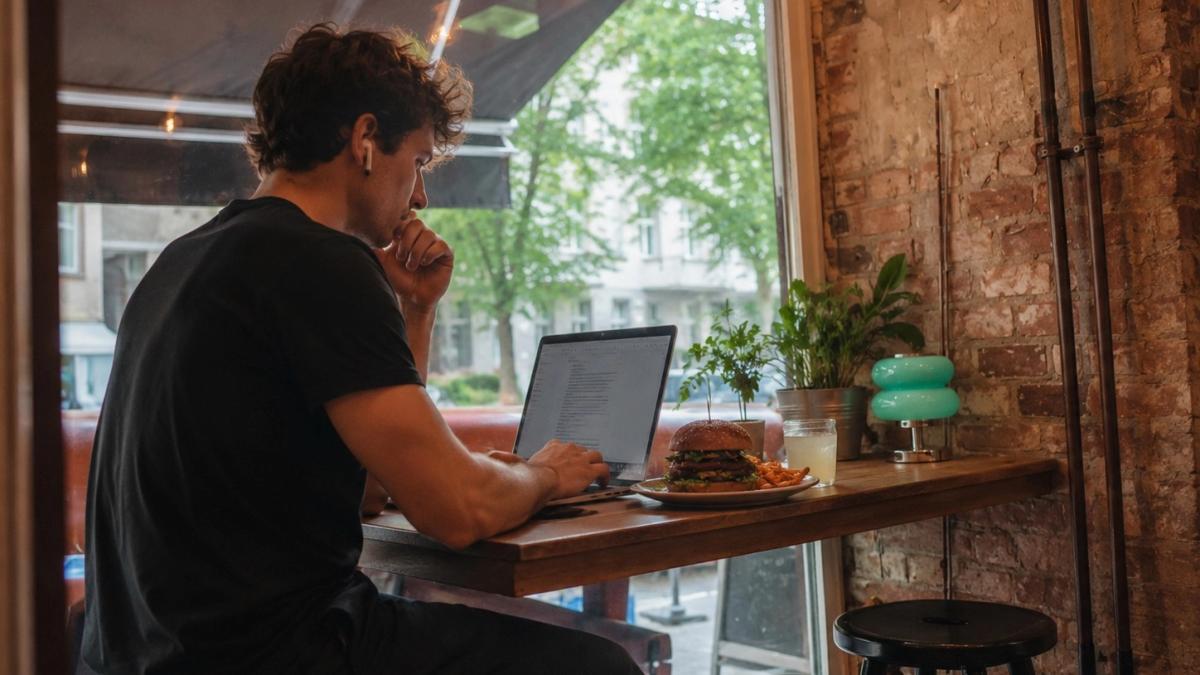 The Deadline Table — Get Your Work Done (We’ll Make Sure)