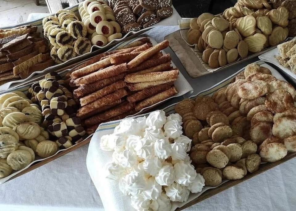 Midsommarfirande med krusbuffé