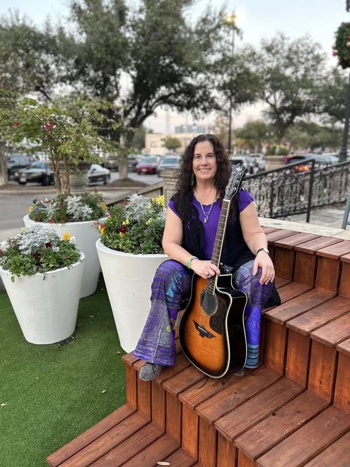Suzanne's Band Solo Show @ The Omni poolside