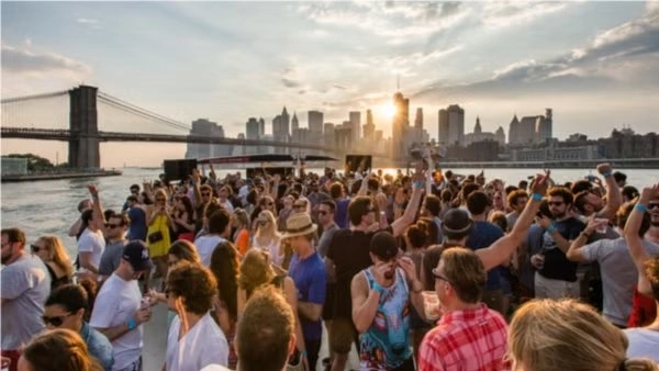 *Yacht Party Sunset Cruise (Drinks, DJ, Dancing)