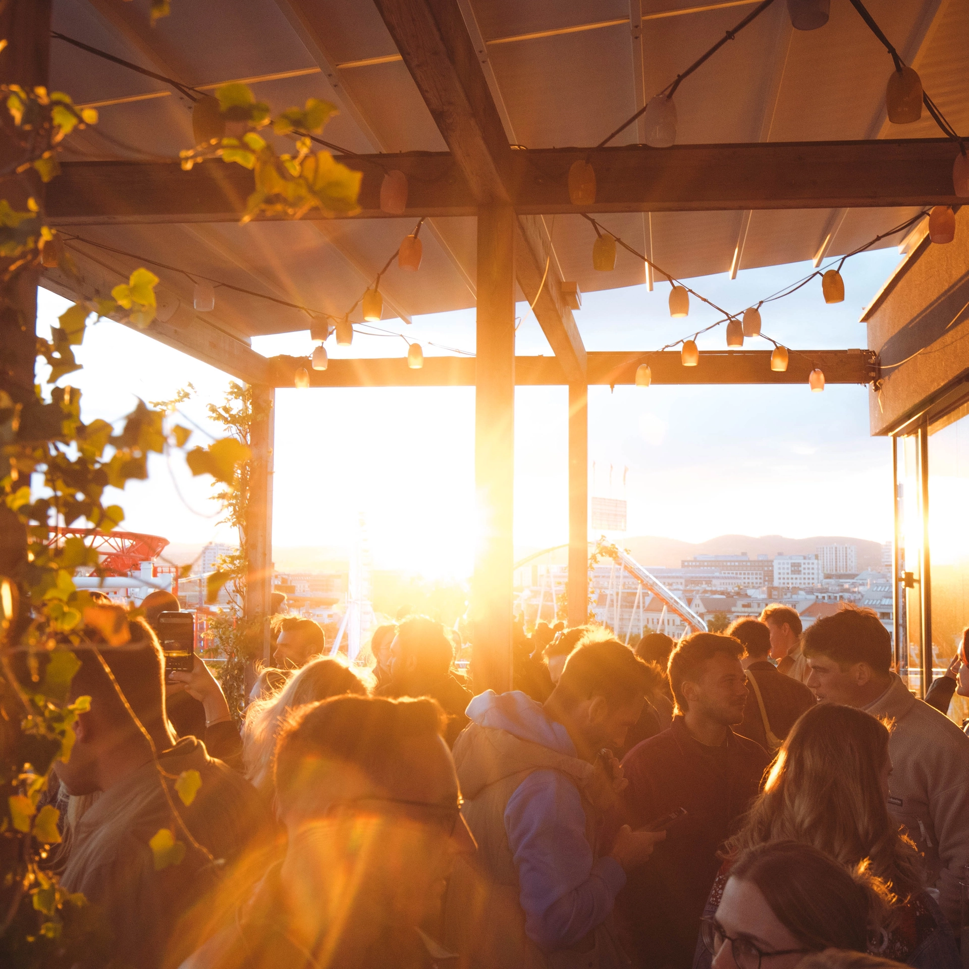 Rooftop Live Music: Electronic House with PapiH