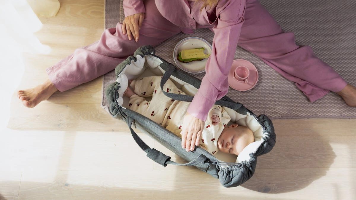 Najell x Babyhjelpen DEN KRYPTISKE BABYSØVNEN