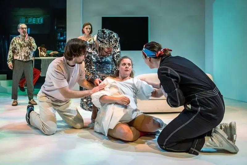 Normální detektivní komedie