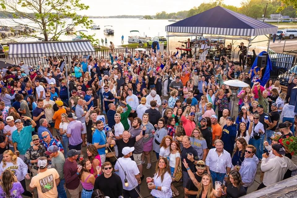 Beach Bar Patio Party🍹☀️🎸 Band - 50 Amp Fuse