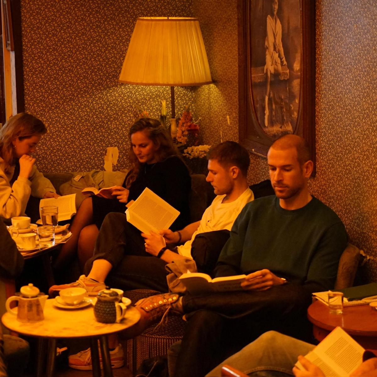 Offline Reading Party 📚 | Café Vegardie