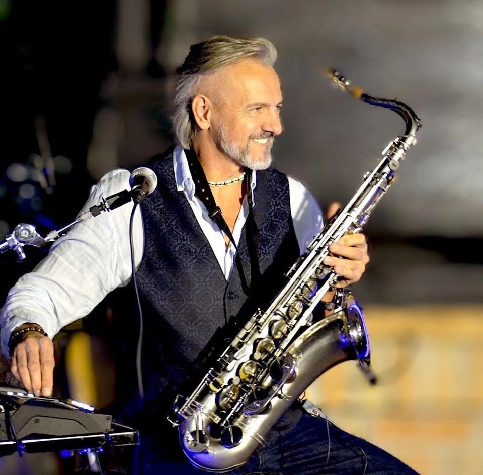 Kató Zoltán szaxofon est az EscoBar teraszán!🎷