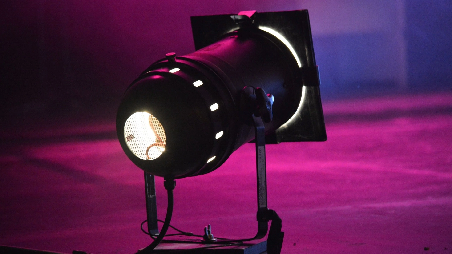 VICTOR VICTORIA - VICTOR VICTORIA CABARET FEMINISTE