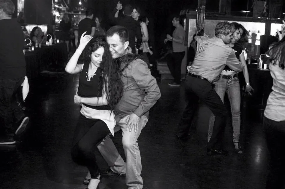 Latin Wednesdays at Louieβs
