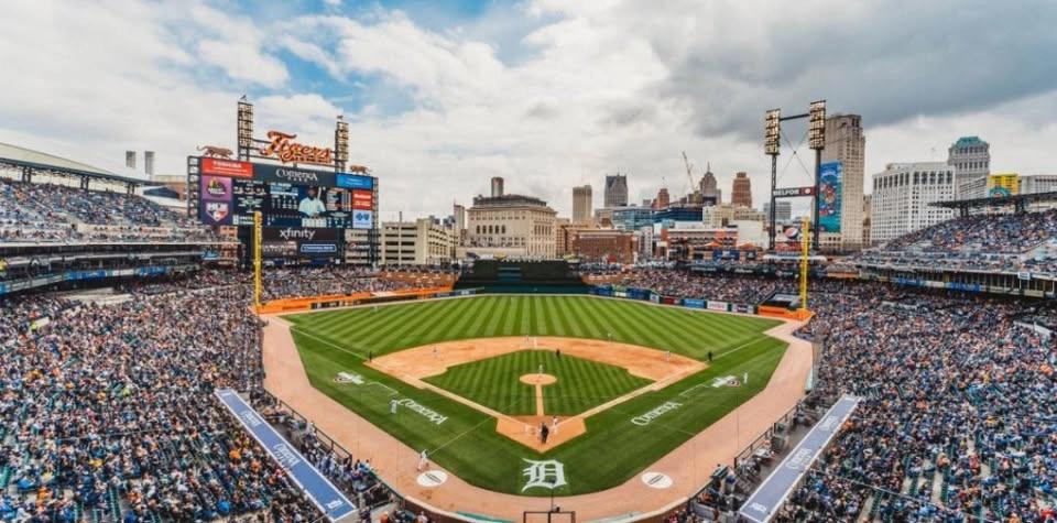 Detroit Tigers Game with Tiger's Club Buffet
