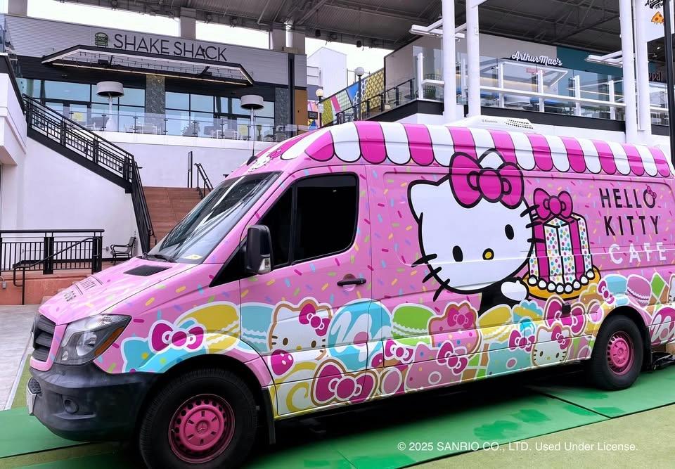 Hello Kitty Cafe Truck West - Emeryville Appearance