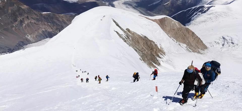 VÂRFUL LENIN (7.134 M)