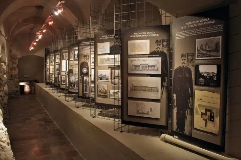 Dzieje najstarsze i stare gmachu Muzeum Archeologicznego w Krakowie