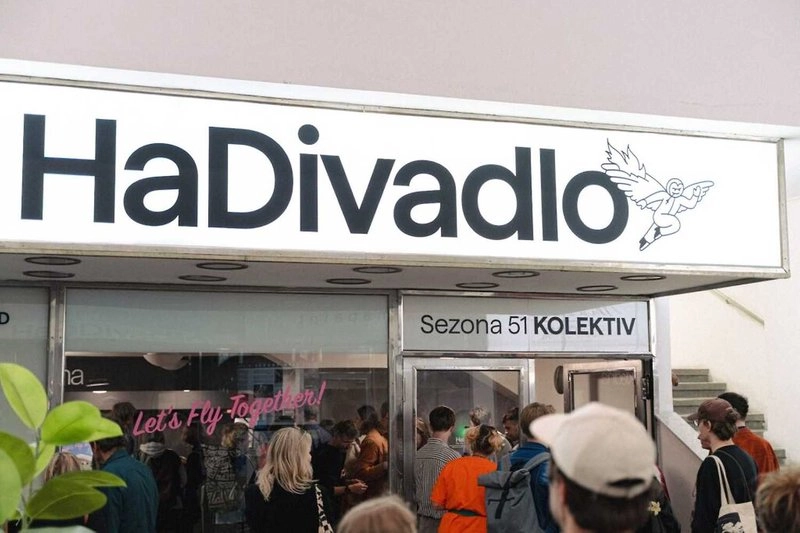 Scénické čtení: Když vidím jak koušete do svého řízku mám pocit že to na celého Shakespeara nestačí