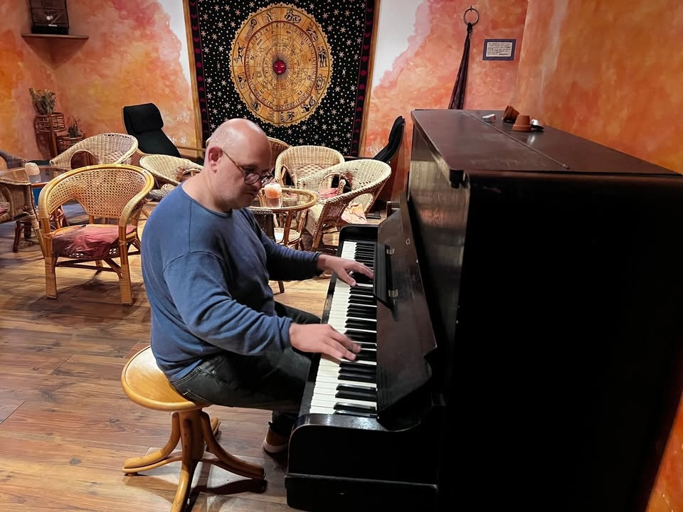 Návrat domů: Tibetská léčebná relaxace Kum Nye s živou hudbou (Kalman Horvát) - dubnový termín