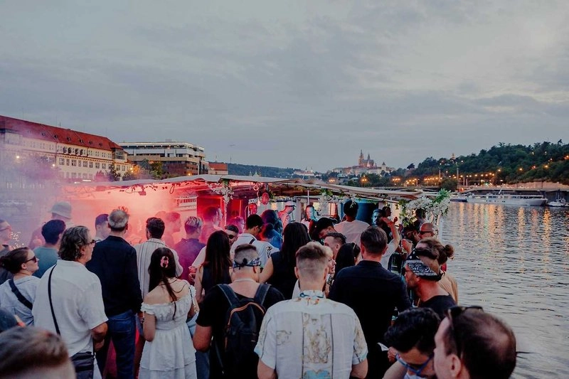 Midnight Collective × Bondage-Music Boat Party: Lola Palmer + more