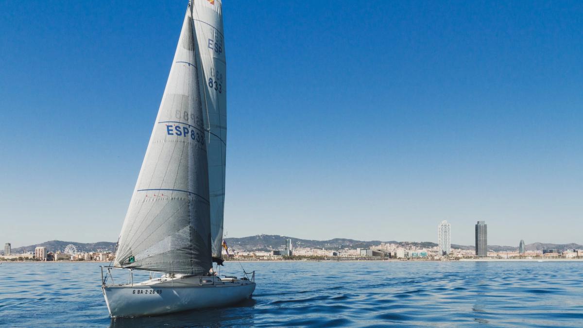 ¡Aprendé a navegar!⛵ Clases personalizadas en velero. Máximo 4 alumnos por clase