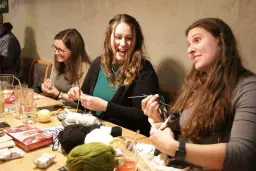 Háčkovací posezení