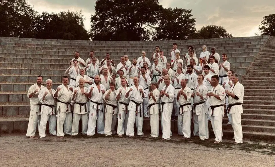 50-mands kumite hos EnsĆ People đ„đ„